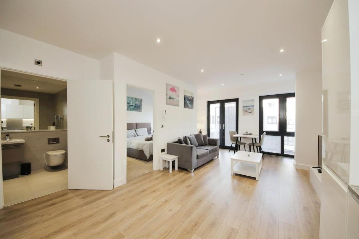 Modern Comfort 1 Bed Apartment Broadoaks, Sulihull Солихъл Екстериор снимка