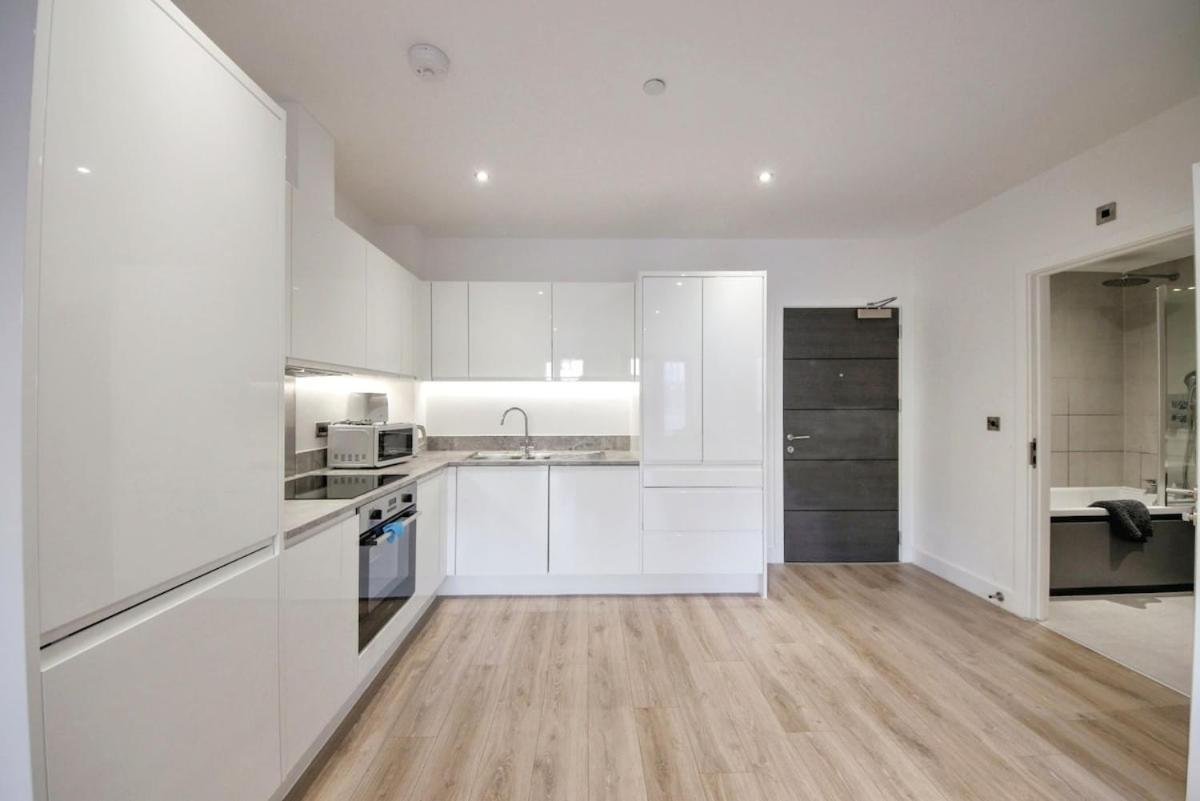 Modern Comfort 1 Bed Apartment Broadoaks, Sulihull Солихъл Екстериор снимка