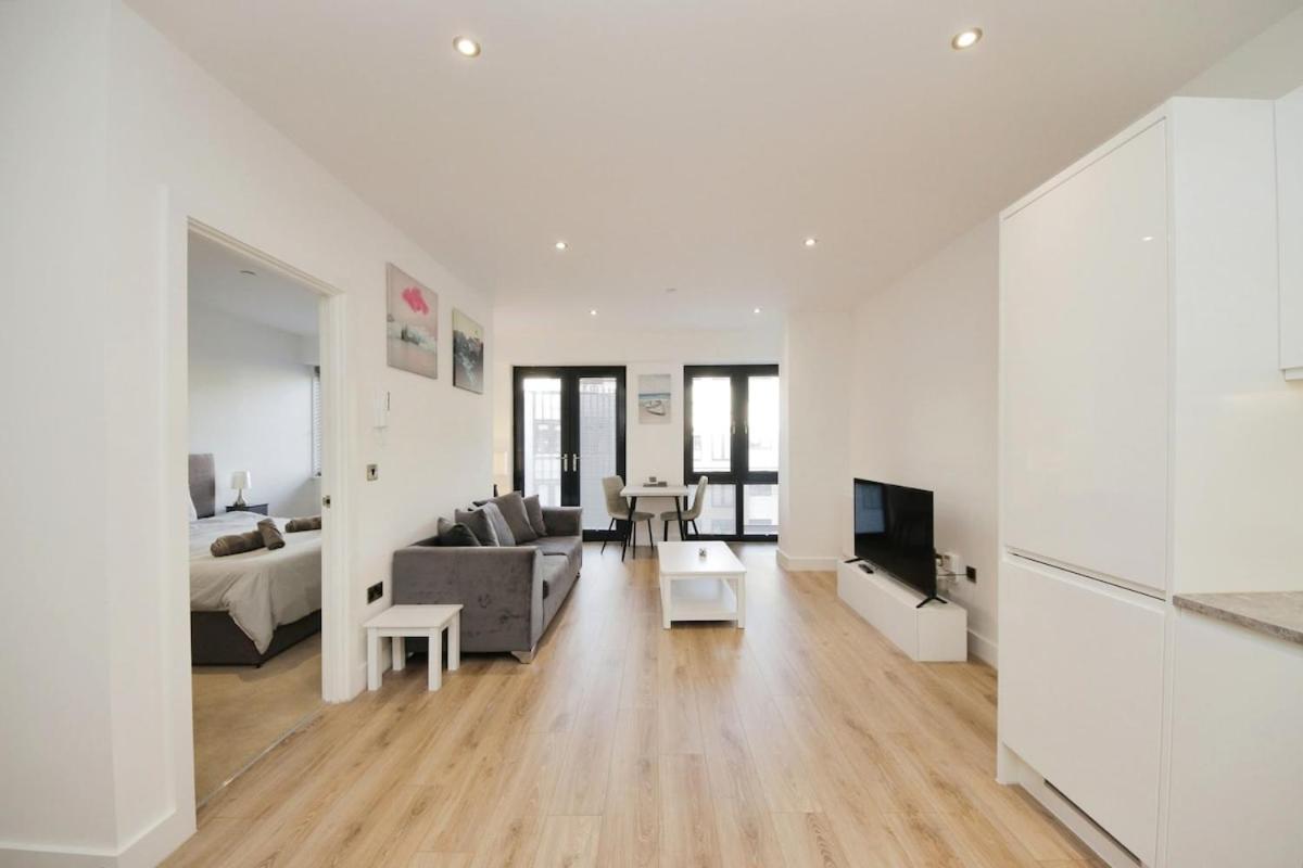 Modern Comfort 1 Bed Apartment Broadoaks, Sulihull Солихъл Екстериор снимка